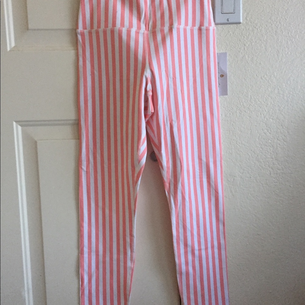 Spiritual gangster NWT HW leggings - Picture 3 of 3